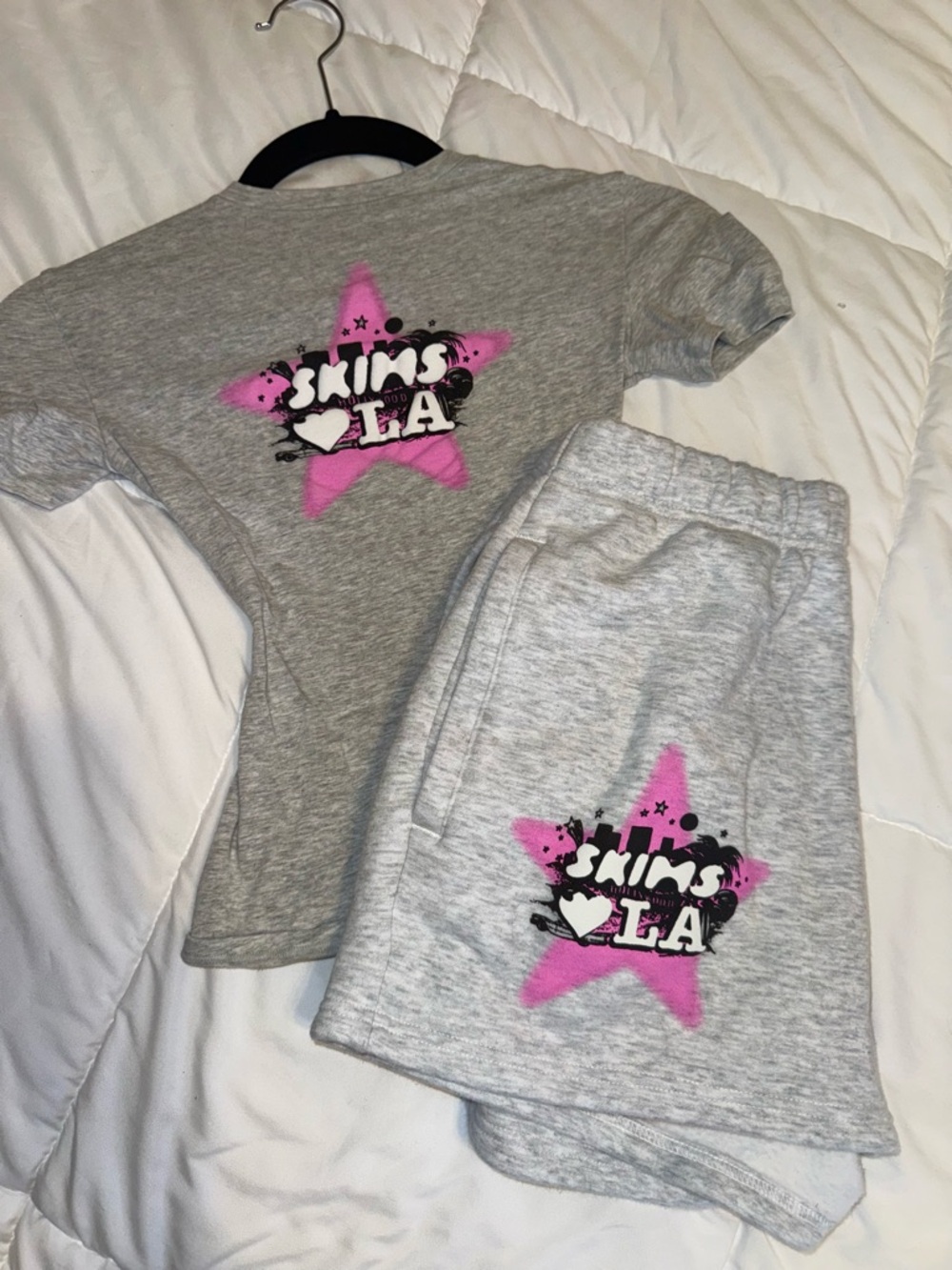 SKIMS LA Gray and Pink Star Graphic Shorts Pajama Set SHIRTS XXSMALL SHORTS S